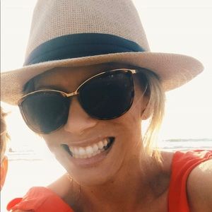 Meet your Posher, Lucy